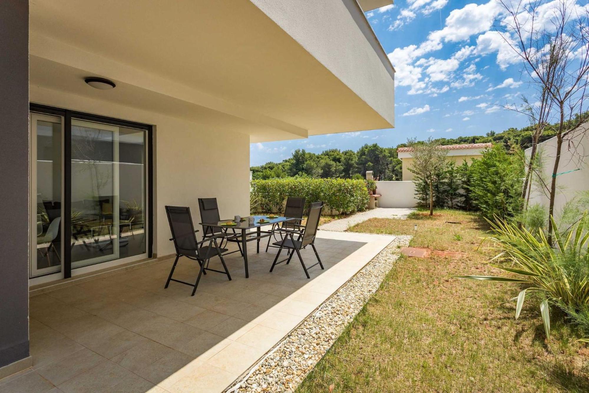 Apartments At Villa Frida Premantura Exterior foto